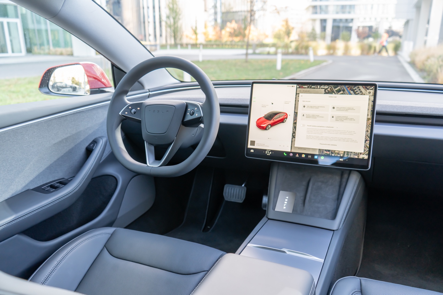 Tesla 3 půjčovna aut 